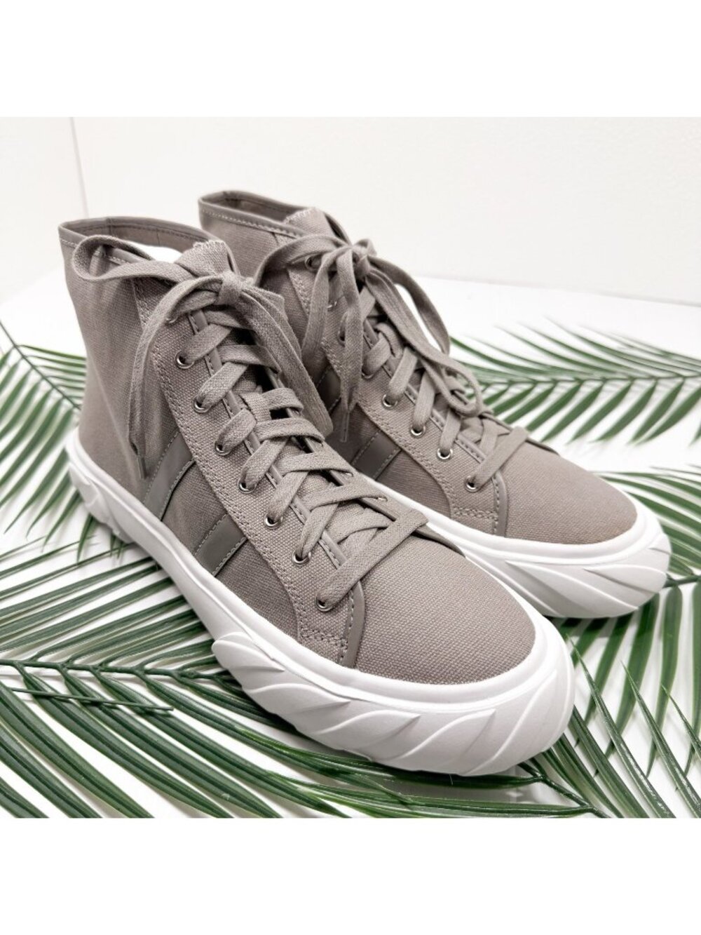 Lisa Vicky Getaway High Top Sneakers Gray Size 9 NIB Casual Chunky Sole Shoes